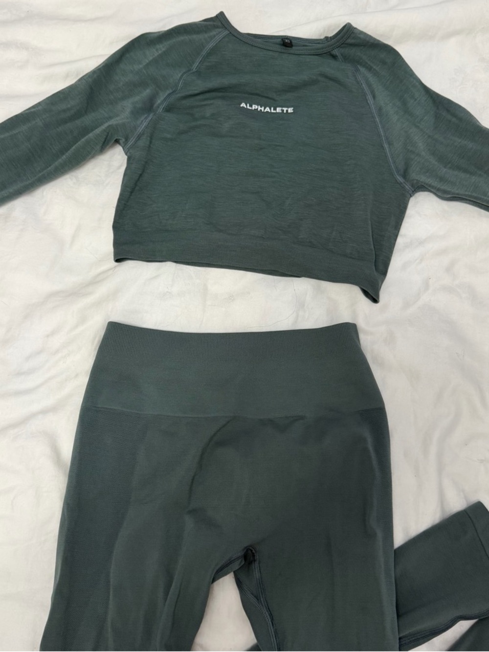 Alphalete Seamless Long Sleeve Crop Top & High-Waist Leggings - Dark Green